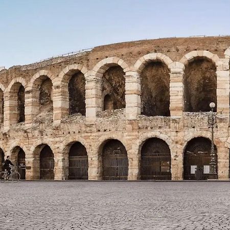 Arena - Verona Centro - Appartamento Elegante Luaran gambar