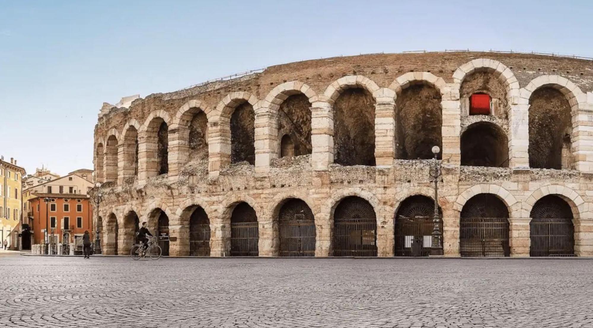 Arena - Verona Centro - Appartamento Elegante Luaran gambar
